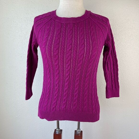 American Eagle Fuchsia Sweater Size XS EUC - Picture 1 of 7